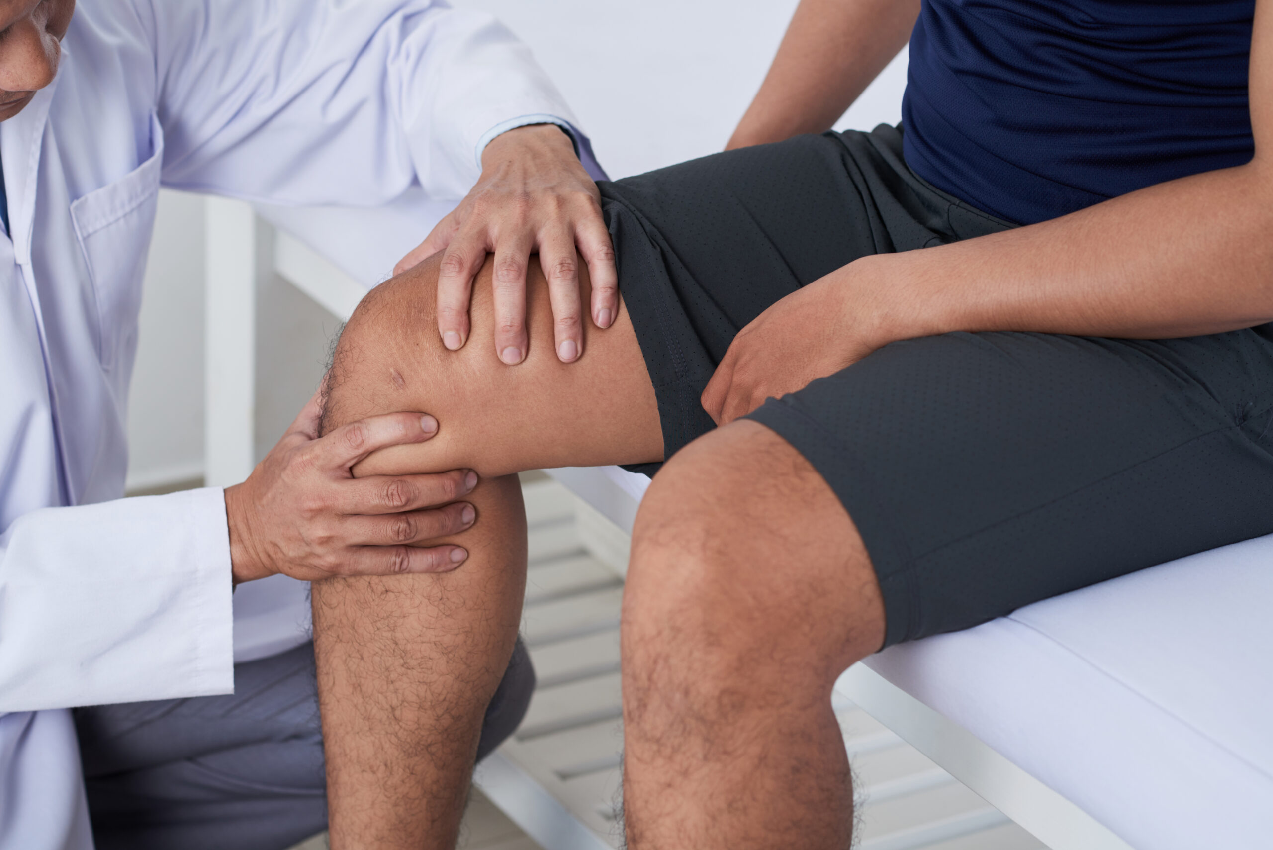 dr examining a patients knee